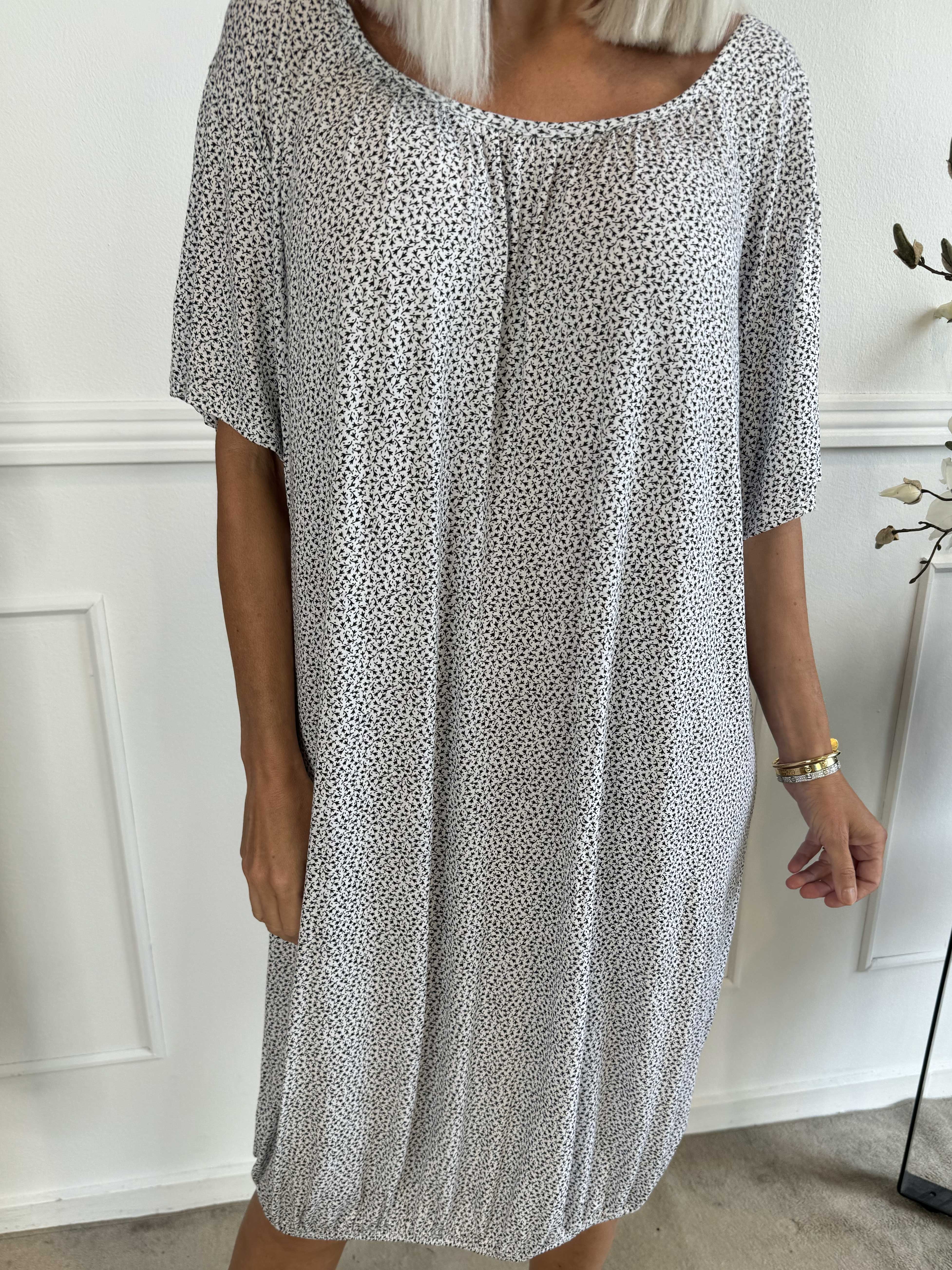 Miracle Flower Dress - Kjole i viskose med elastik forneden